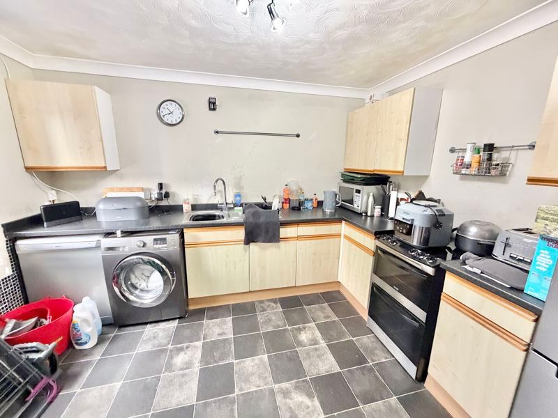 Property photo 3 of 7 Photo 4