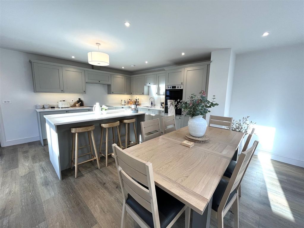 Property photo 2 of 12 Kitchen