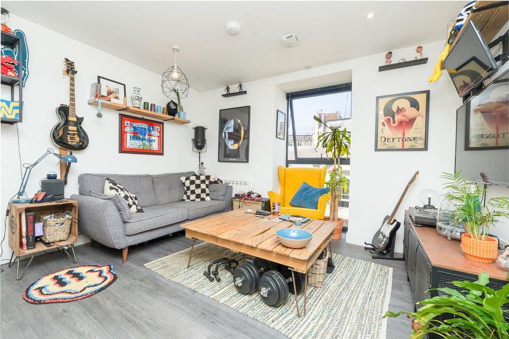 Property photo 2 of 13 Flat-18-28-Baldwin-Street-Bs1-11.Jpg