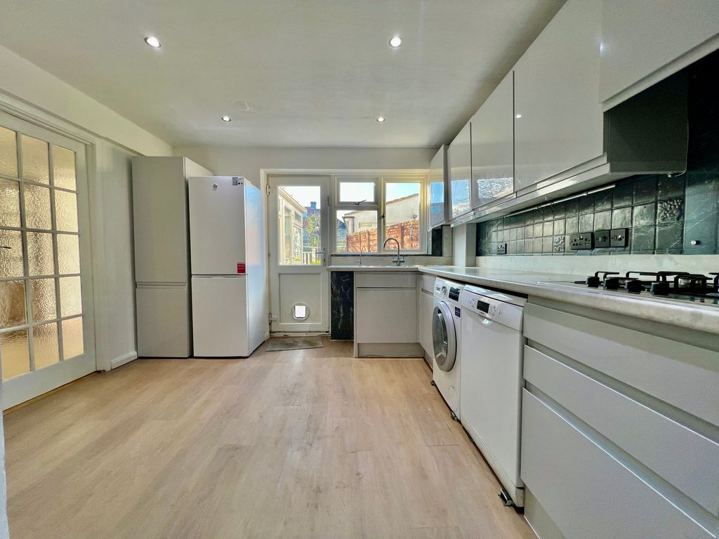 Property photo 2 of 15 Img_1950