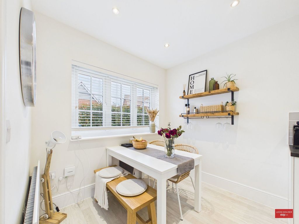 Property photo 2 of 33