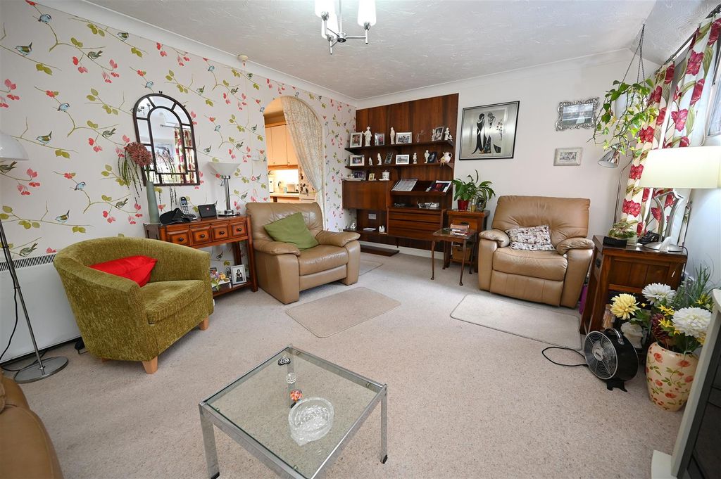 Property photo 3 of 11 Living Room3.Jpg