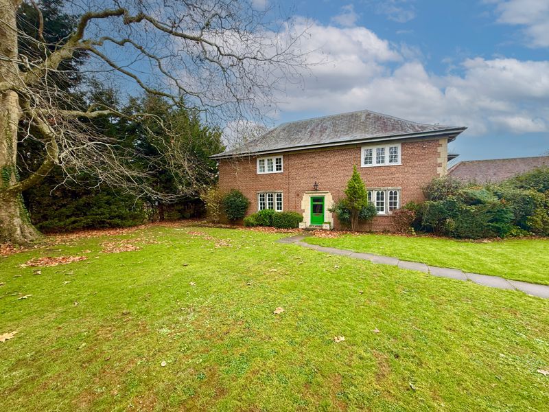 Property photo 3 of 9 Front