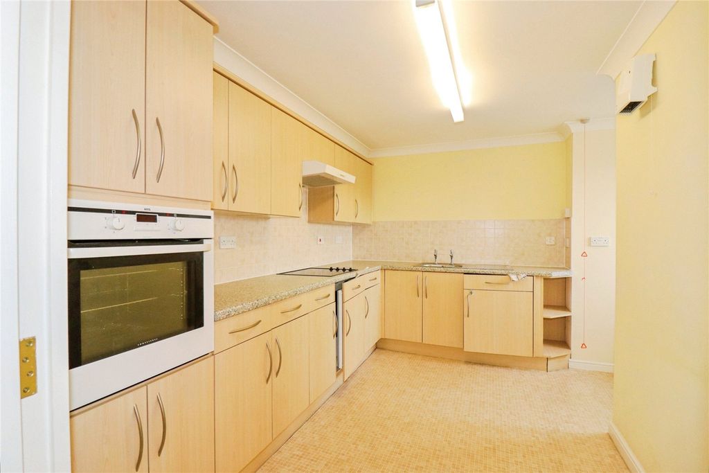 Property photo 2 of 10 Kitchen