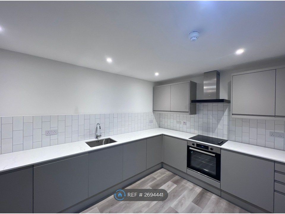 Property photo 1 of 7 Shared Kitchen