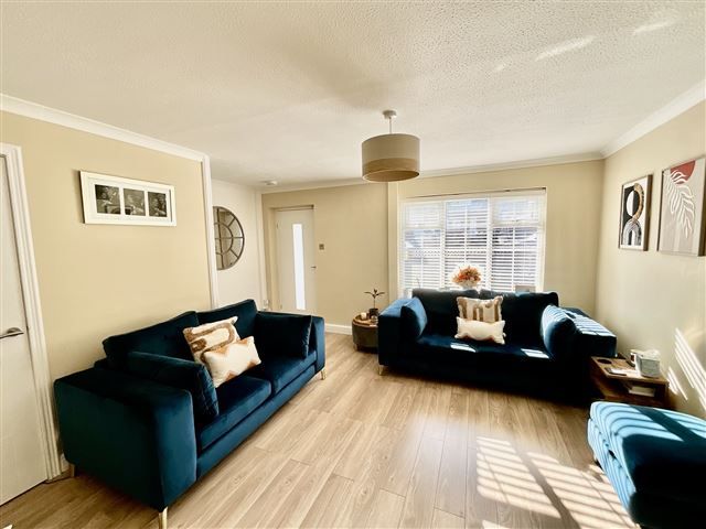 Property photo 3 of 21 Lounge