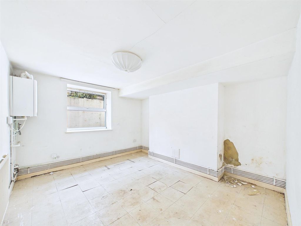 Property photo 3 of 10 One Bedroom Flat In Central Bristol  (10).Jpg