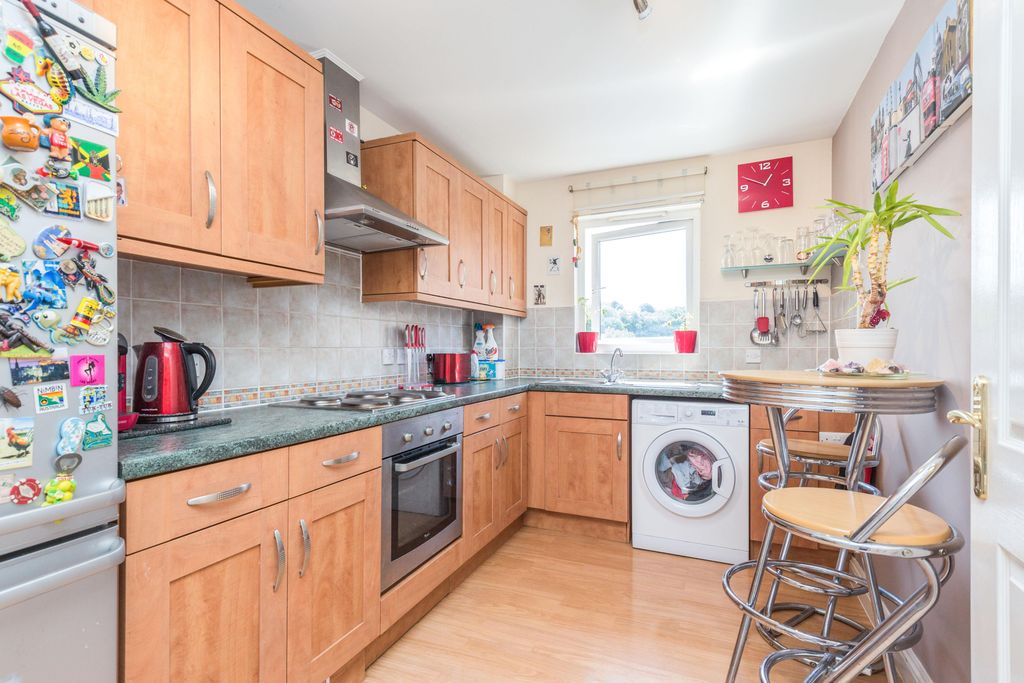 Property photo 2 of 7 Kitchen
