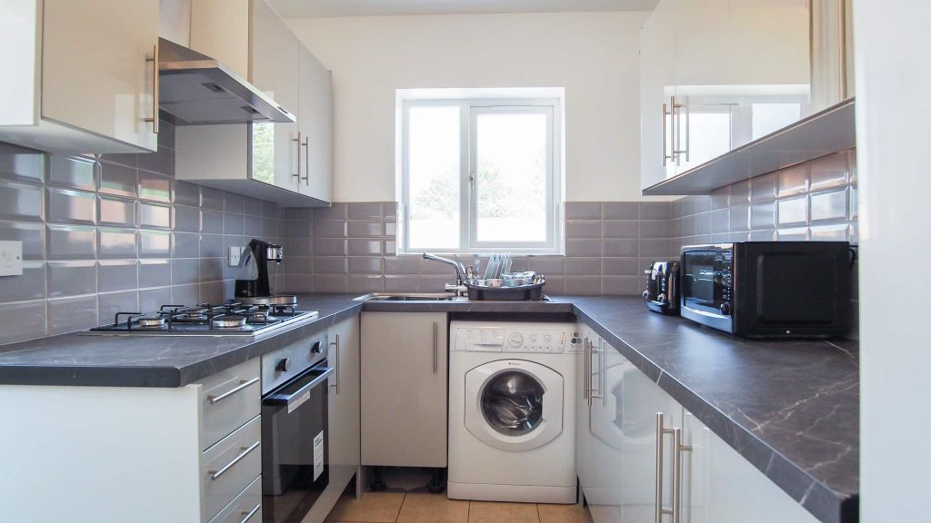 Property photo 1 of 5 Kitchen. Reservoir Rd