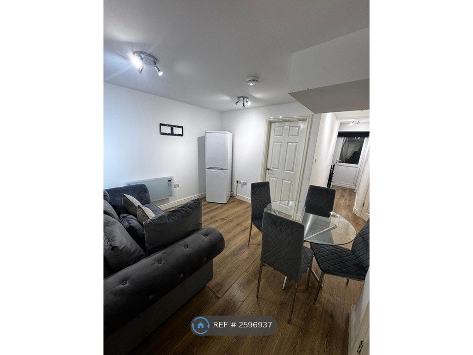 Property photo 1 of 12 Sitting Area