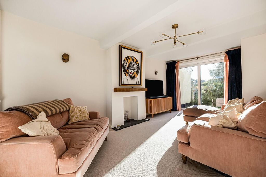 Property photo 3 of 31