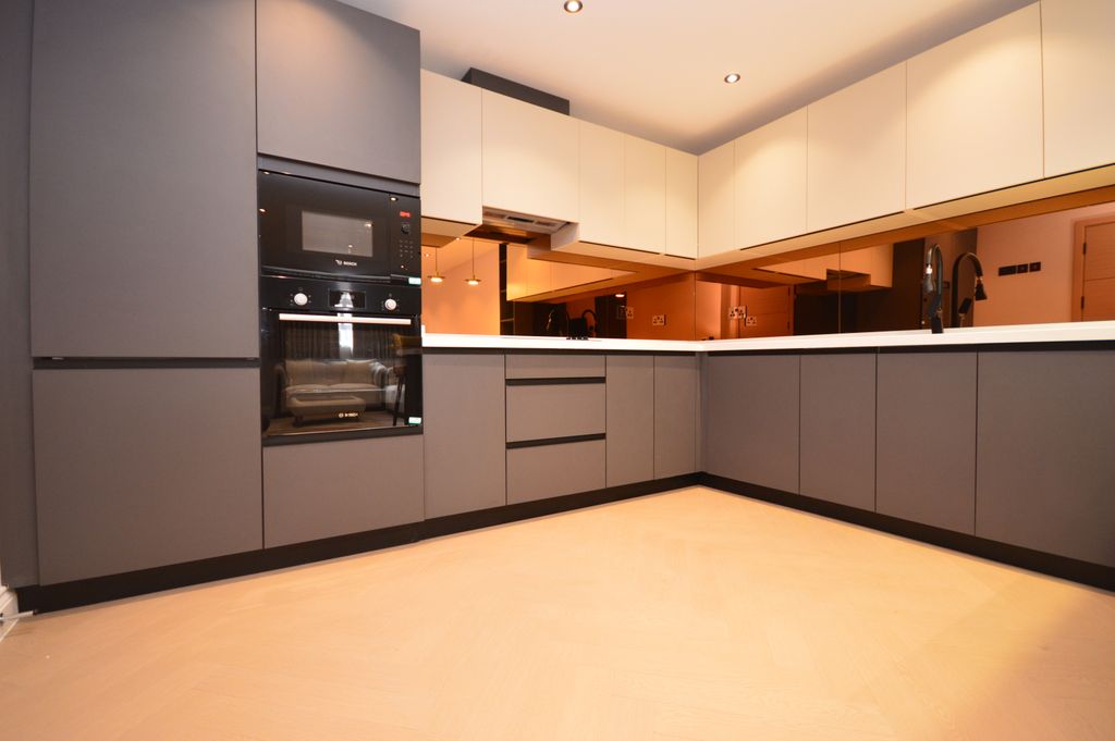 Property photo 1 of 10 2 Double Bedroom Apartment To Rent