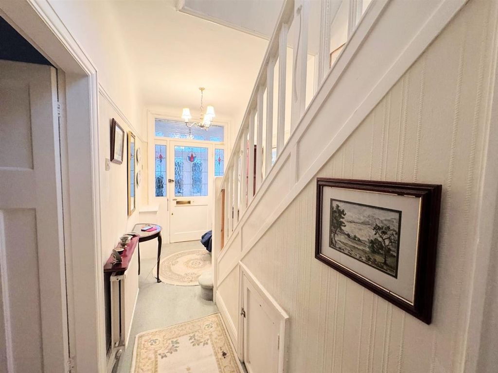 Property photo 2 of 16 Entrance Hall