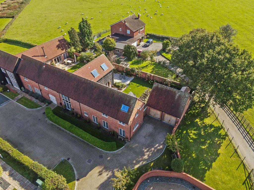 Property photo 1 of 25 12 Hall Farm Court, Kenilworth Road, Knowle, B93 0