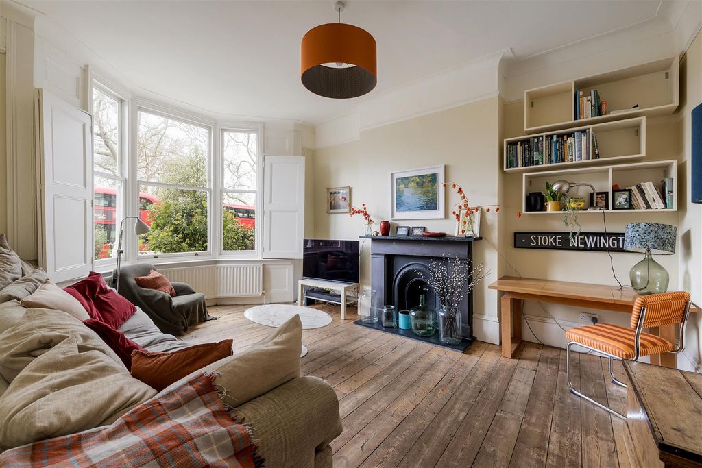 Property photo 2 of 52 Stoke Newington Common, N16