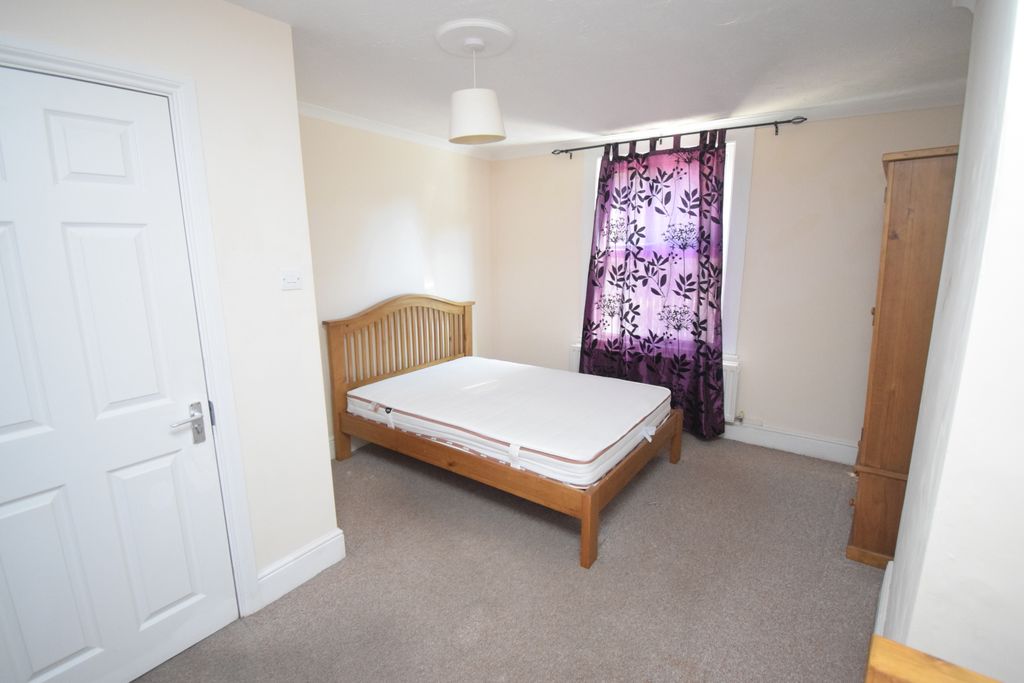Property photo 1 of 6 Bedroom One