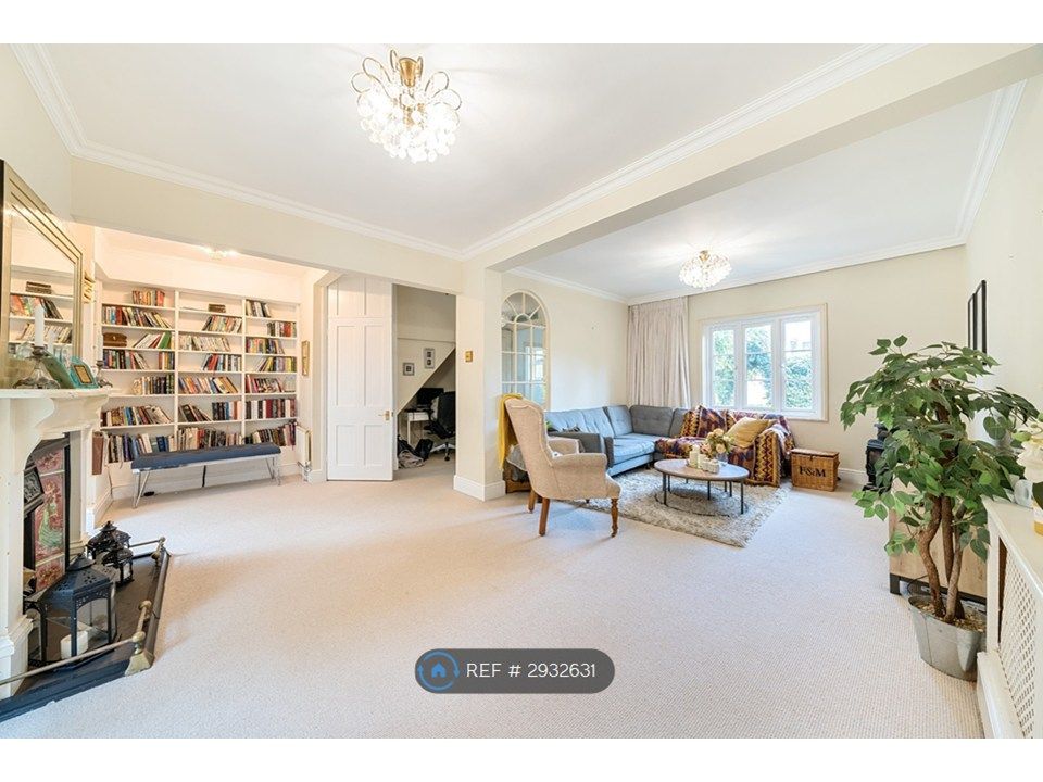 Property photo 2 of 7 Living Room