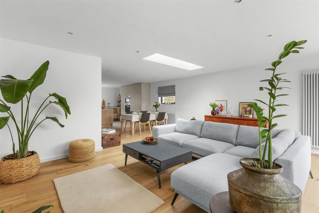 Property photo 3 of 18 Tower Street-19.Jpg