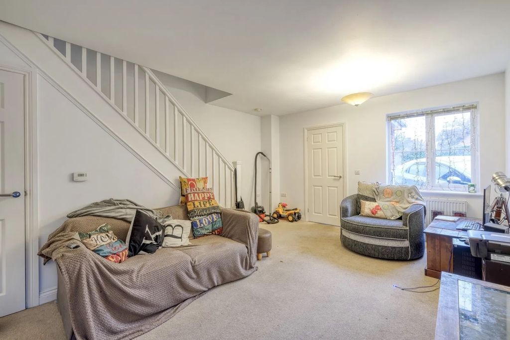 Property photo 3 of 12