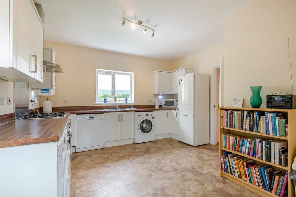 Property photo 3 of 24