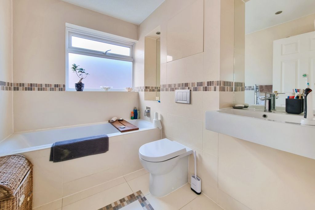 Additional image 13 of 4 bed detached house for saleFareham, Hampshire PO16