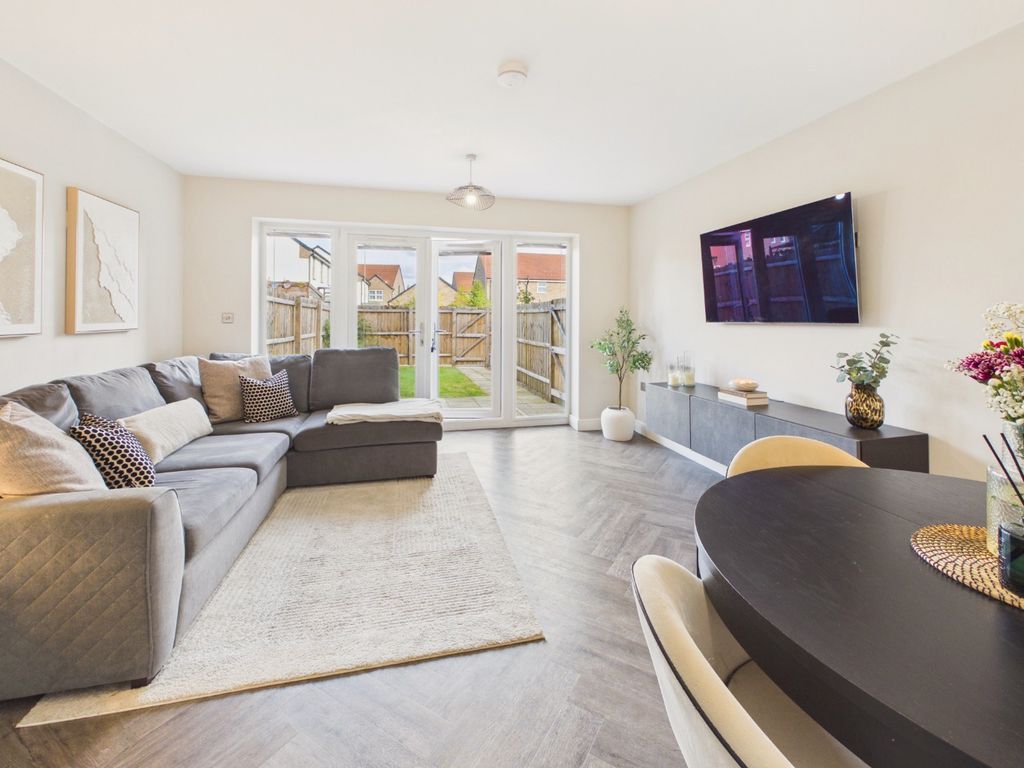 Property photo 2 of 19 5565364