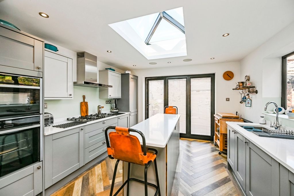 Property photo 2 of 18 Pbox-Img.Jpg