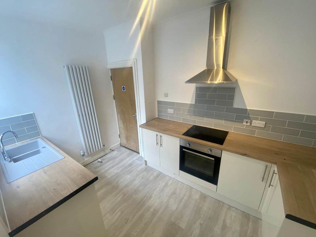 Property photo 1 of 12 Kitchen 1 (3)