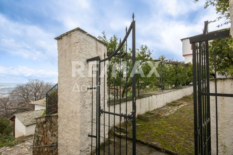 Property photo 2 of 25