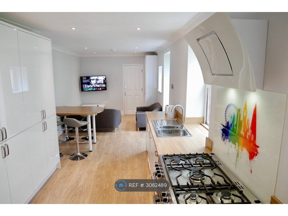 Property photo 1 of 28