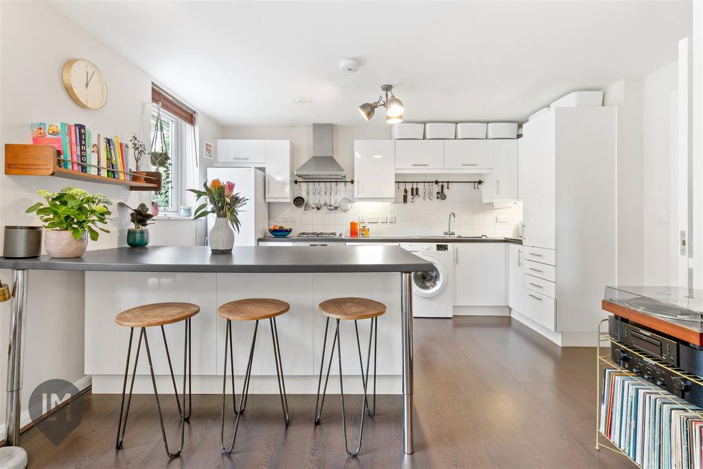 Property photo 1 of 8 Kitchen