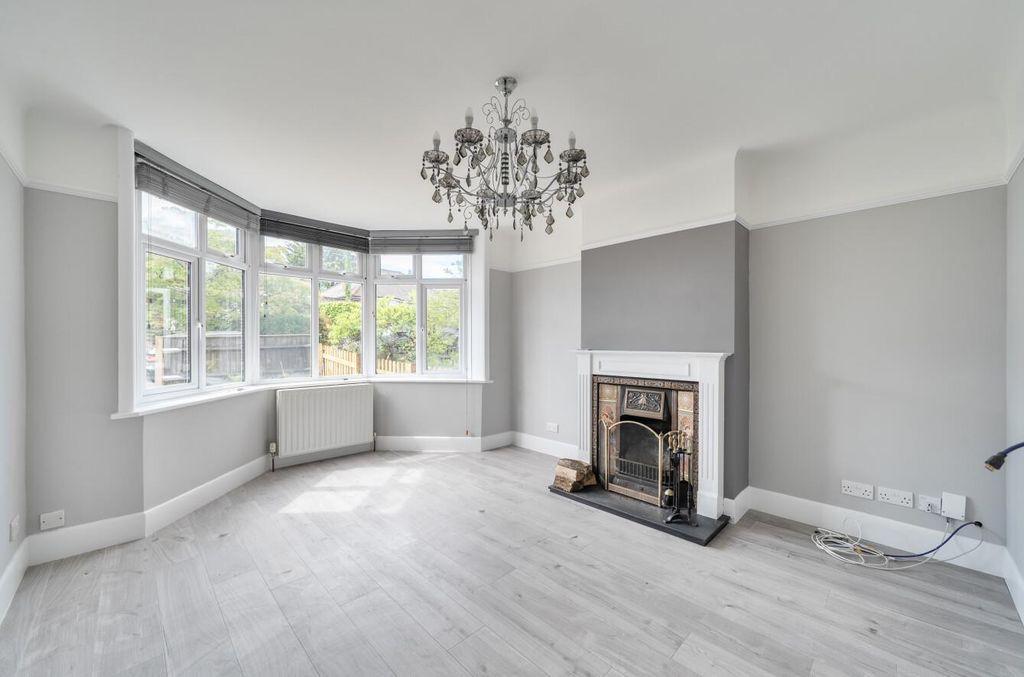 Property photo 2 of 17 Chalvington Road 83 (3).Jpg