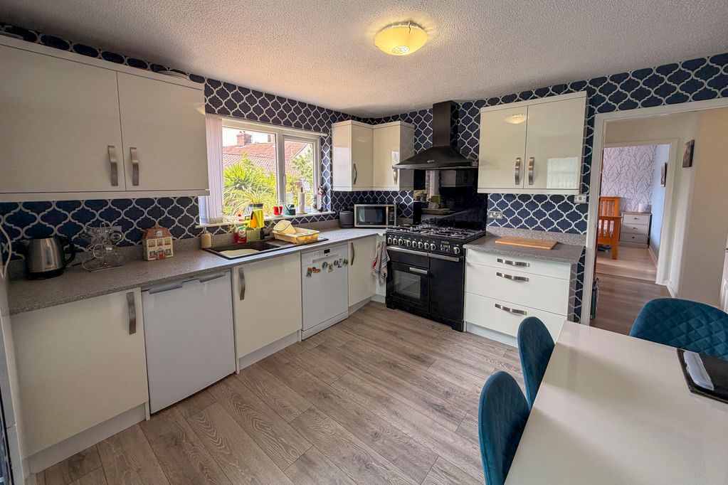 Property photo 3 of 22 Kitchen / Dining Room