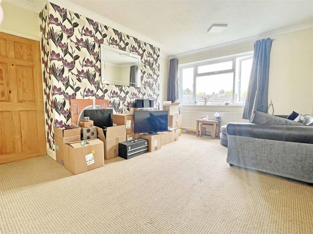 Property photo 2 of 16 liv.Jpg