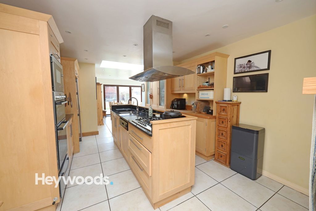 Property photo 3 of 48