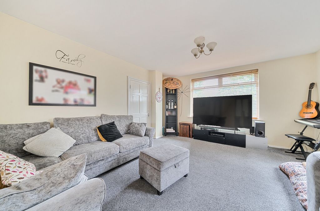 Property photo 3 of 22 1471999-29-6A2700...
