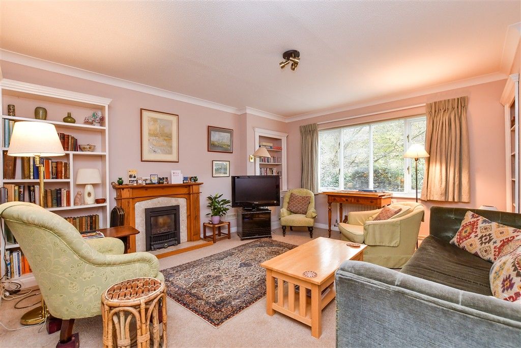 Property photo 1 of 12 Lounge