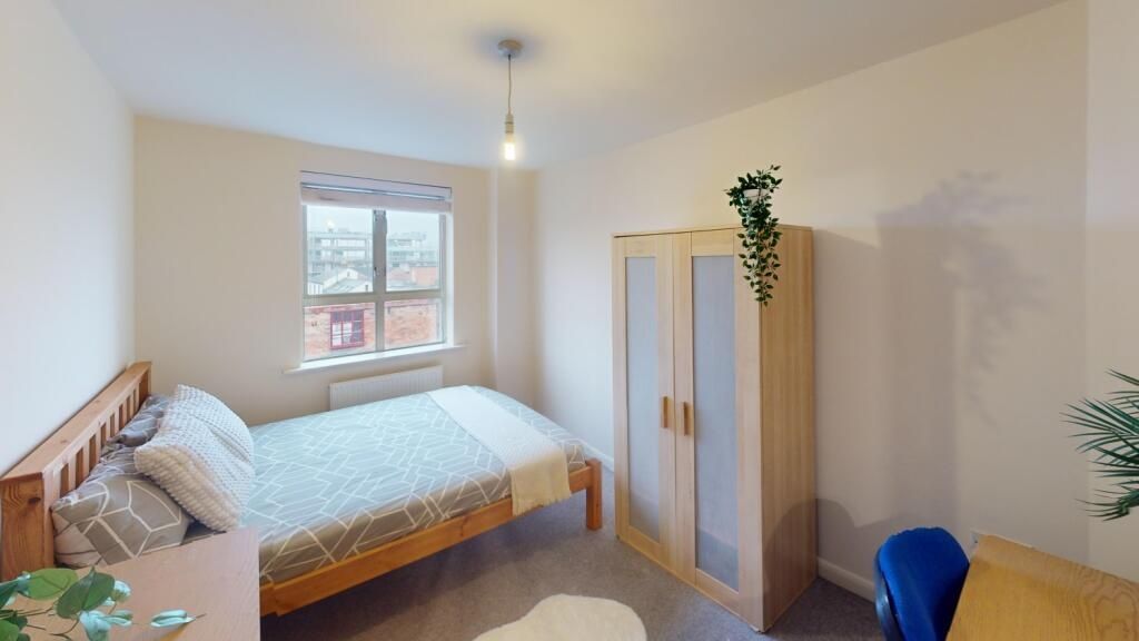 Property photo 1 of 7 Bright And Inviting Double Bedroom Featuring A Com...