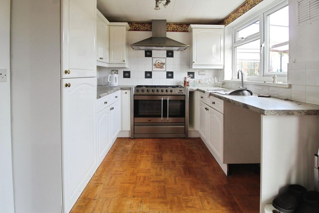 Property photo 2 of 14 Dining Kitchen