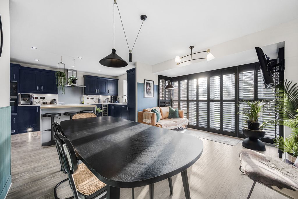 Property photo 2 of 32 Kitchen/Family Room