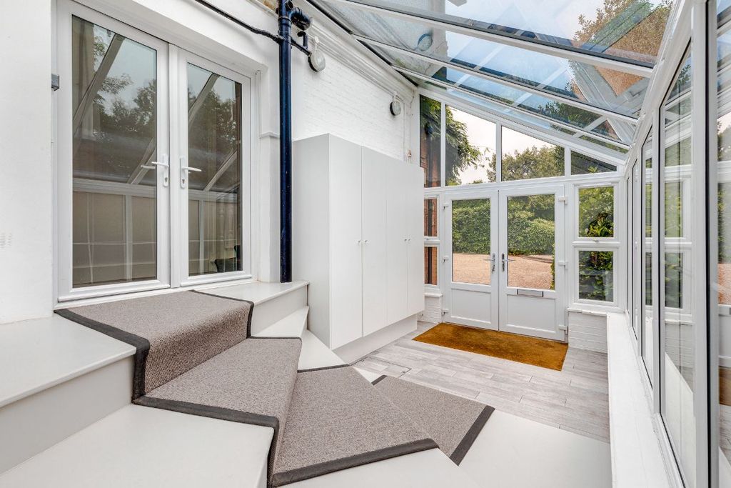 Property photo 2 of 24