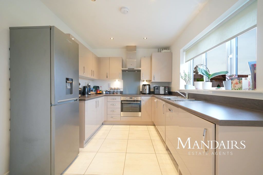 Property photo 3 of 32