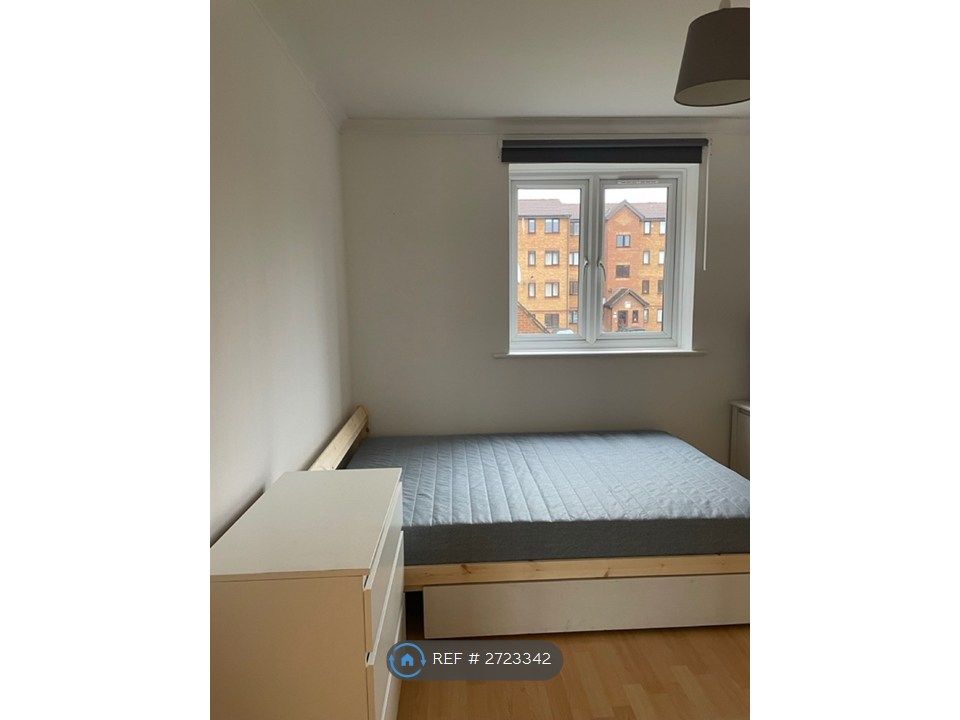 Property photo 3 of 15 Bedroom 1 (Large)