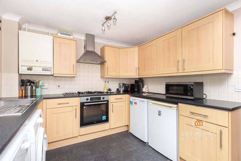 Property photo 3 of 18