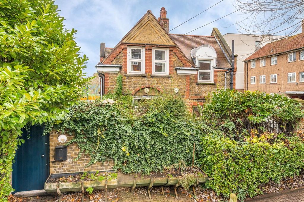 Property photo 1 of 11