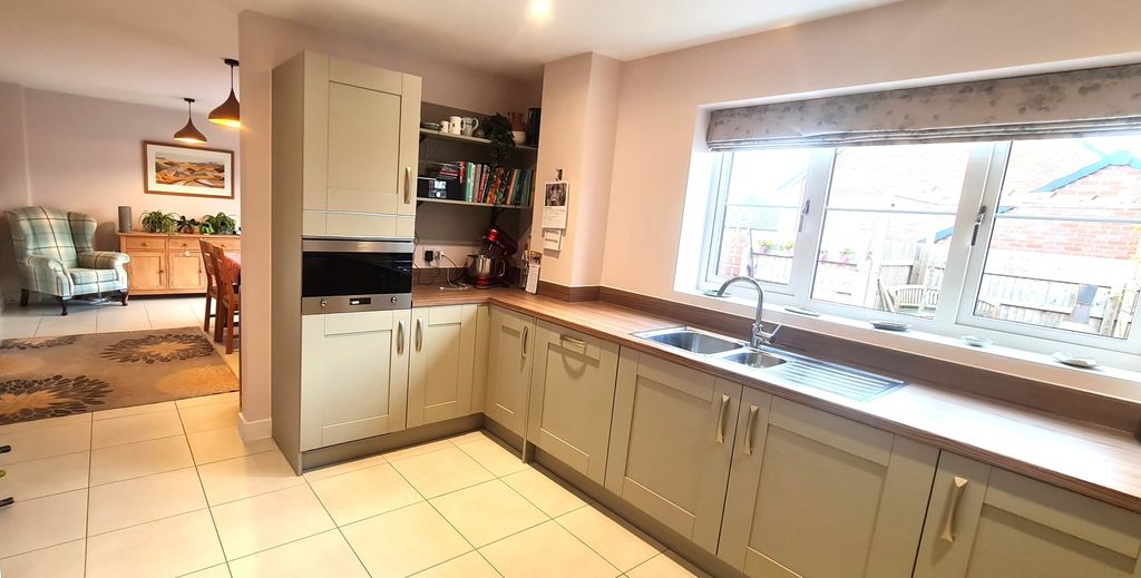 Property photo 3 of 16 Photo 12