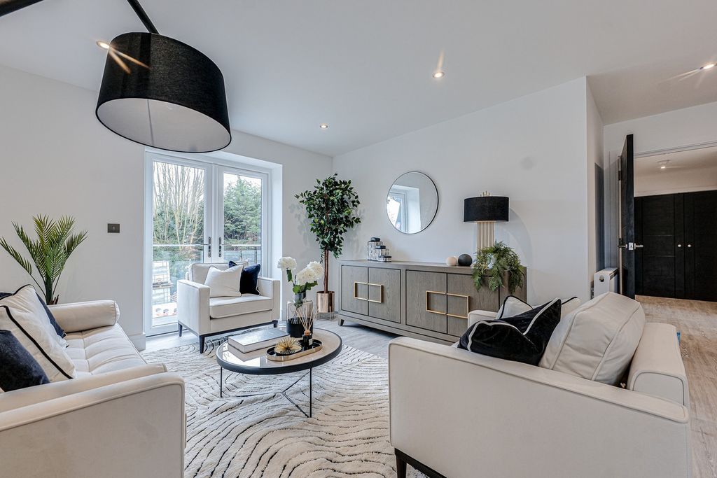 Property photo 2 of 28