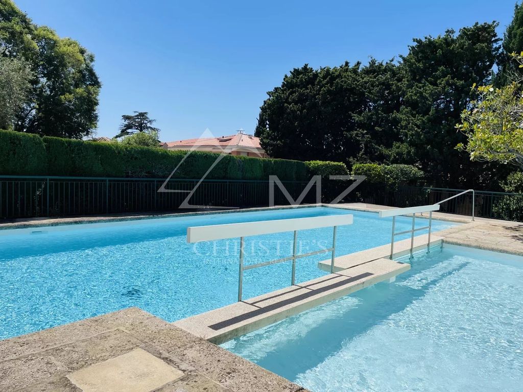Property photo 1 of 11 Ideally Located Near The Center Of Cannes