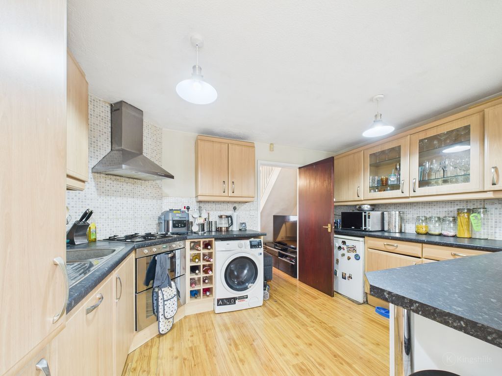 Property photo 3 of 13 Cam02136G0-Pr0486-Still007