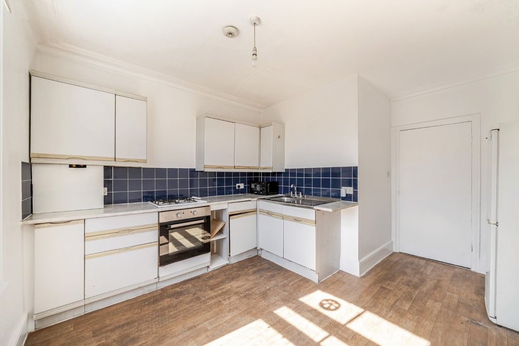 Property photo 2 of 9 Picture No. 11